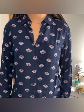 SUNDAY BEST (Aritzia) Navy Printed Long Sleeve Button Up blouse. XS